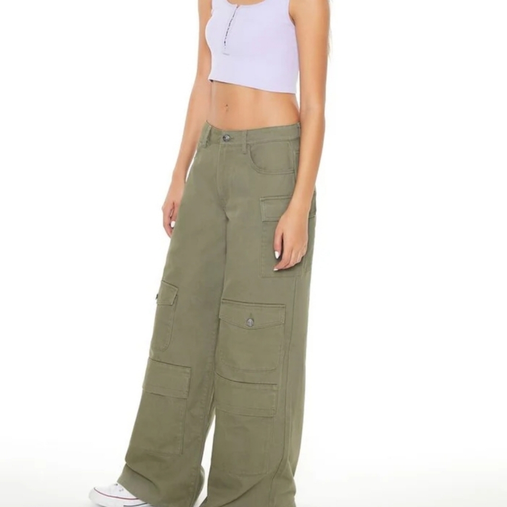 NWT Forever 21 Khaki Women's Cargo Pants
